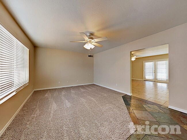 Photo - 1113 W Runion Dr