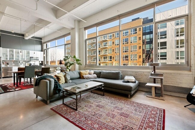 Building Photo - 700 N Washington Ave