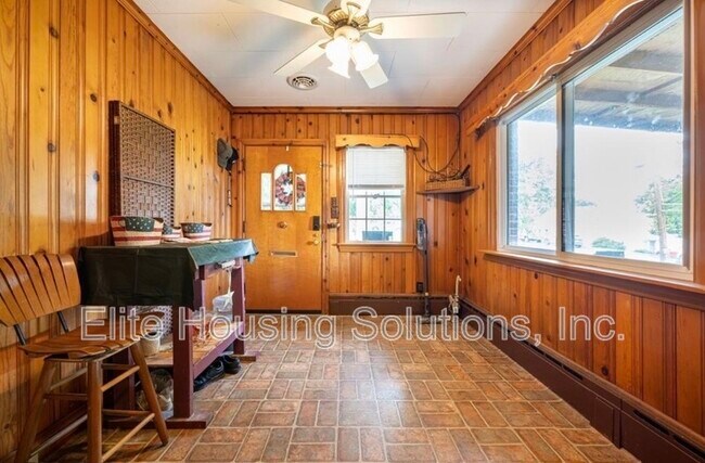 Photo - 290 W Ridge St