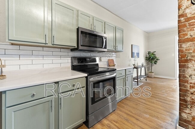 Photo - 1441 E 11th St