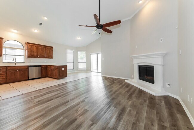 Photo - 3232 Buckthorn Ln