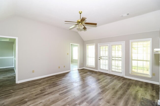 Photo - 498 W Tipton Lake Cir