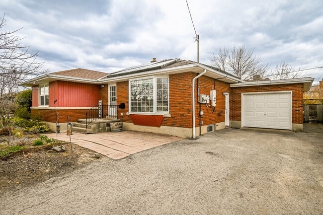 Building Photo - 16 Ridgeview Ave Unit 2