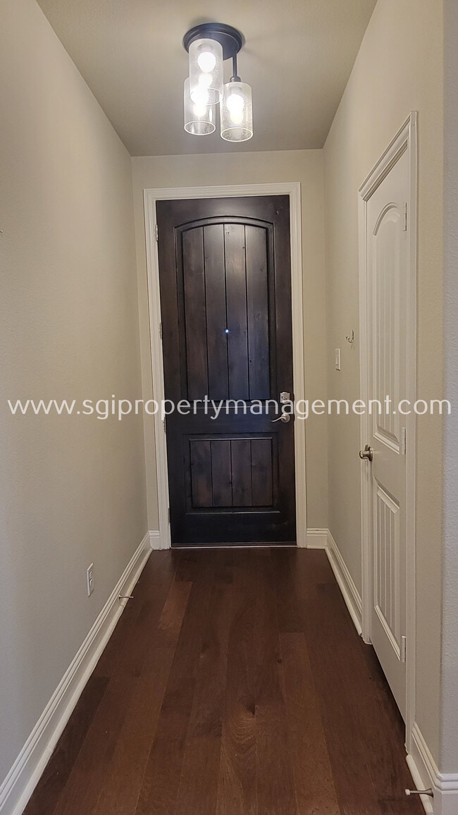Photo - 709 Lowveld Dr