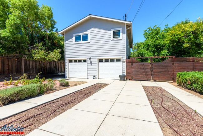 Building Photo - Beautiful Los Gatos Home | Desirable Location