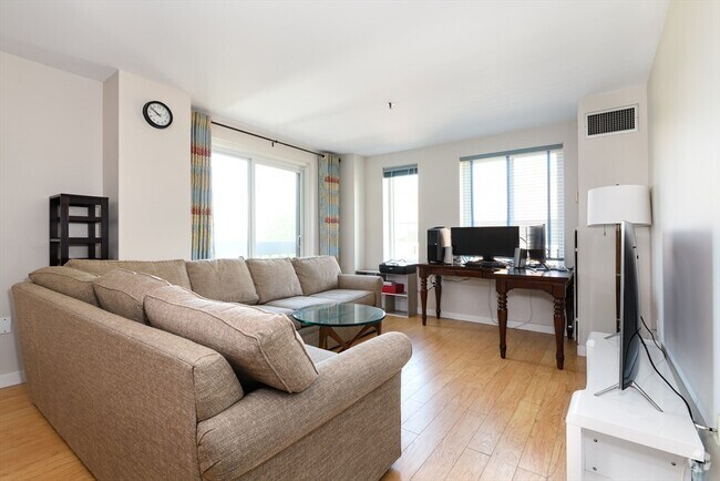 Building Photo - 950 Massachusetts Ave Unit 506 Rental