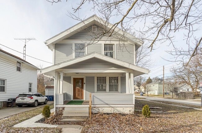 Building Photo - 3725 Leybourn Ave