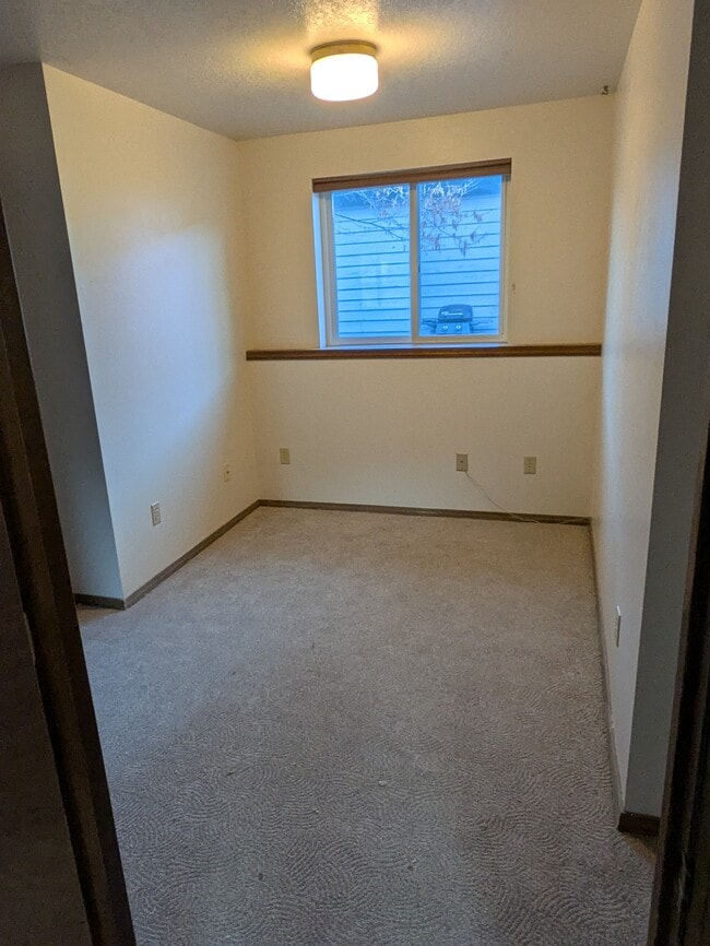 Photo - 352 Ponderosa St