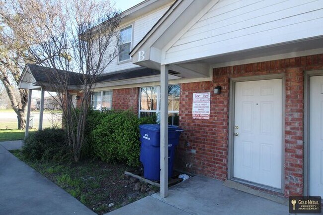 Photo - Now Leasing – 401 W Ave E, Unit B