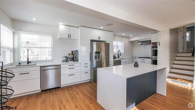 Building Photo - 239 N Clermont Ave Rental