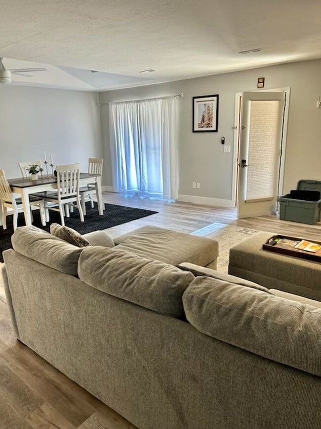 Photo - Greenback 37742-2 Bedrooms, 2 Baths, 2 car garage. Call Dick Cutler 865-254-1940