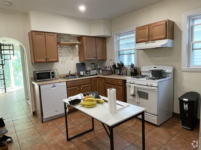 Building Photo - 51 Porter Rd Unit 2 Rental