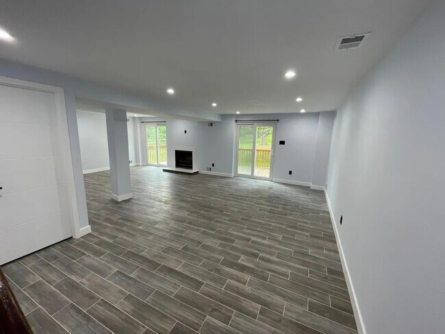 Photo - 1616 Windsor Ct