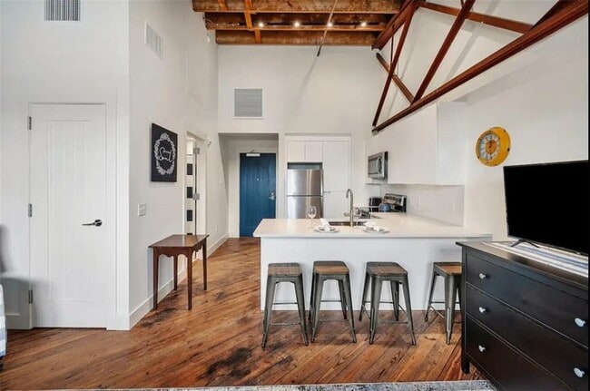 Photo - 207 Gloucester St Unidad 204