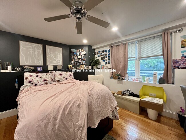 12 Fern St Unit 1