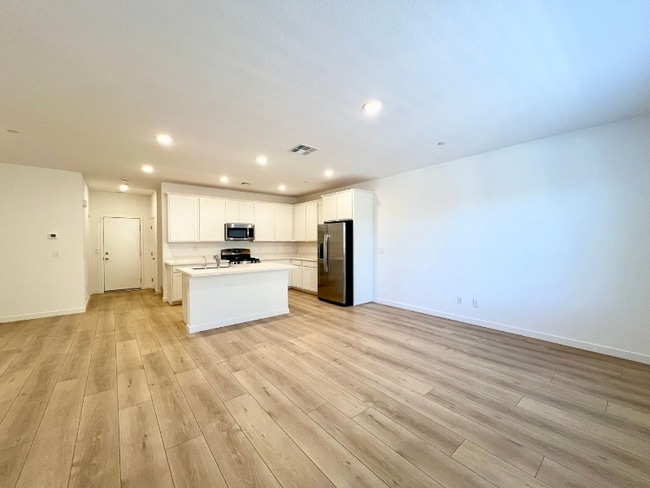 Photo - 1546 Eva Xing Pl