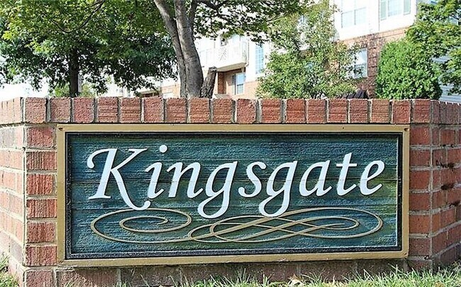 Photo - Beautiful Top Floor 2 Level 2 Bed 2.5 Bath Condo In Sought After Kingsgate Community