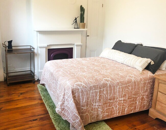 Photo - 3 bed 1 bath - beautiful Southside flats home, central air, in unit laundry, udpated