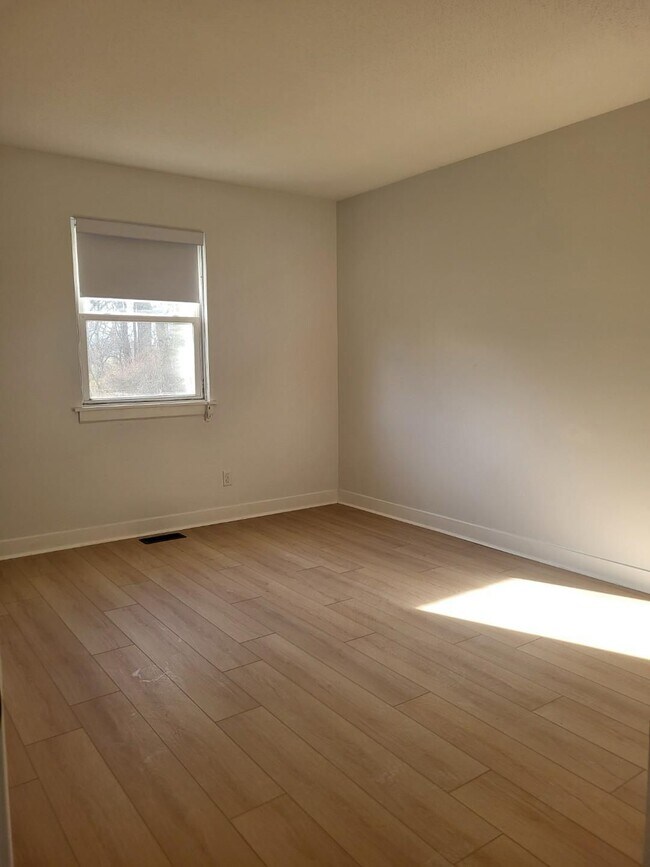 Photo - 715 E Race St