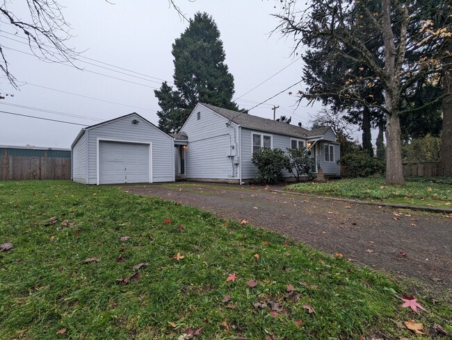 Photo - Spacious 2-Bedroom, 1-bath Home Close To Owen Rose Gardens!