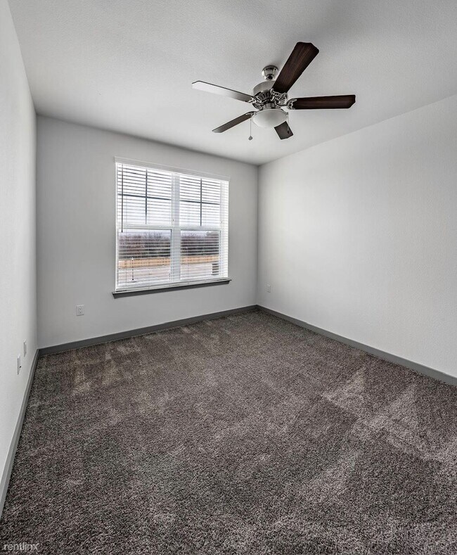 Photo - 1 br, 1 bath Condo - 2552 N Austin Ave