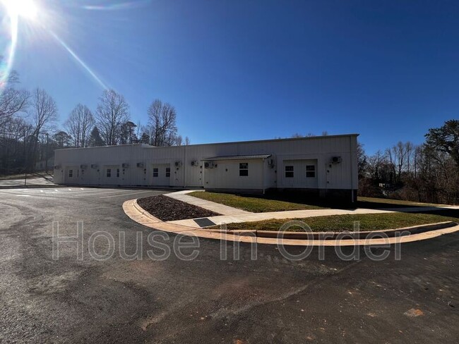 Photo - 200 Cowan St