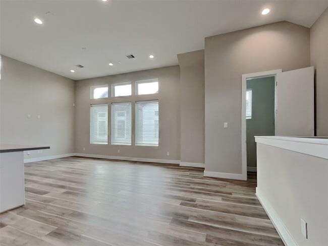 Photo - 5902 Gardendale Dr