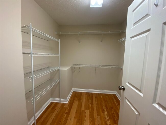 Photo - 1442 Calgary Way