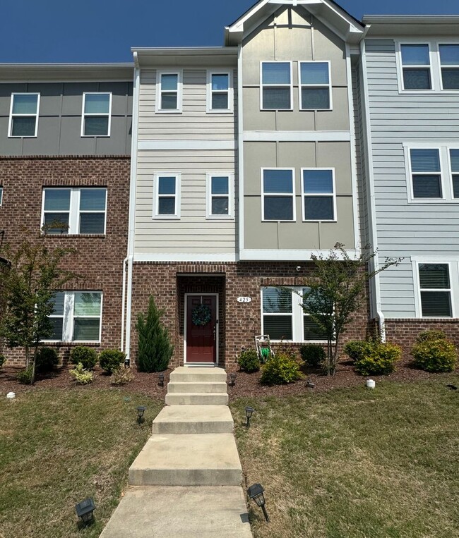 Spacious 4 Bed | 3 Bath Townhome in Cary w... - Spacious 4 Bed | 3 Bath Townhome in Cary w...