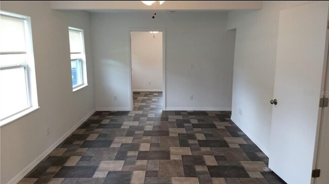 Building Photo - 803 E Hart St Unit 805 (right)