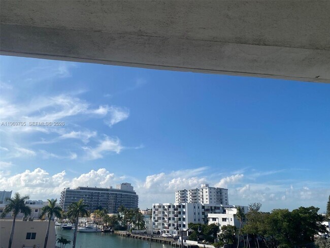 Building Photo - 7118 Bonita Dr Unit 405