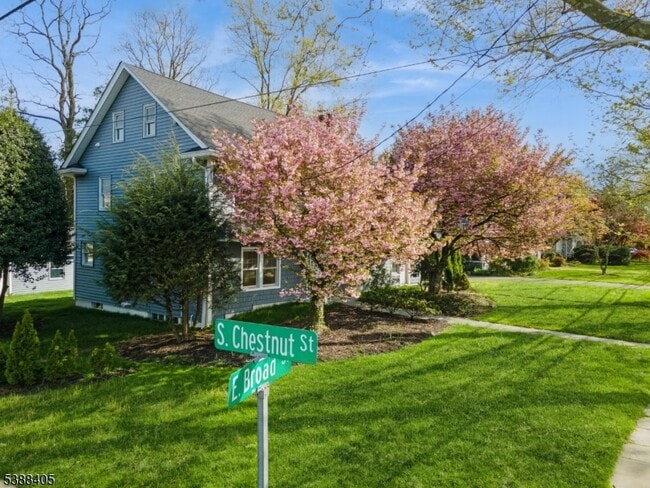 Photo - 648 E Broad St