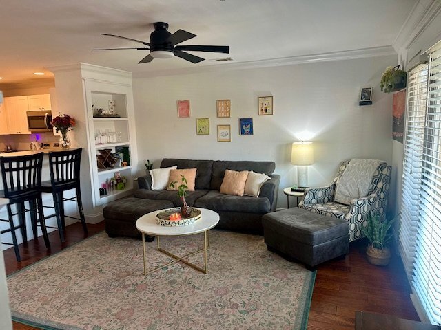 Photo - 1106 Tree Top Way