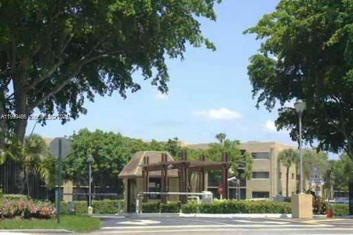 Building Photo - 8075 SW 107th Ave Unit 305