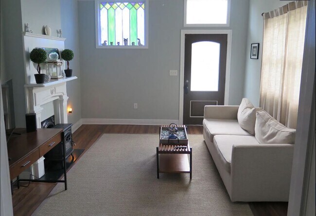 Photo - 619 N Hennessey St