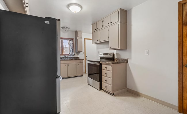 Photo - 1320 Alms Dr