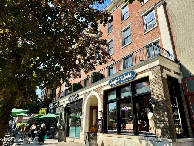 Photo - 423 Broadway Unidad 46