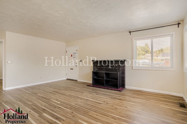 Photo - Charming 3-Bedroom Home in Highly Walkable Milwaukie Neighborhood!