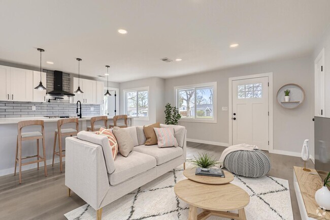 Building Photo - Light & bright University Hills home with ...