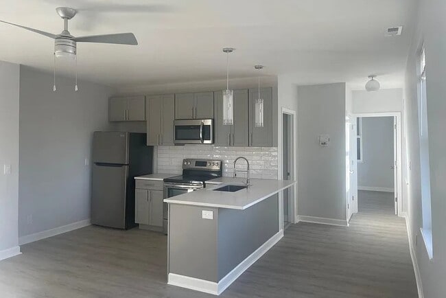 Kitchen with Peninsula Bar - 216 Findlay St