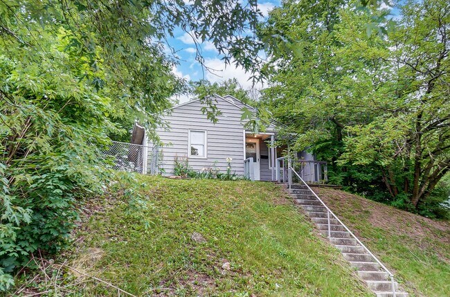 Photo - Three Bedroom Available in Dayton!
