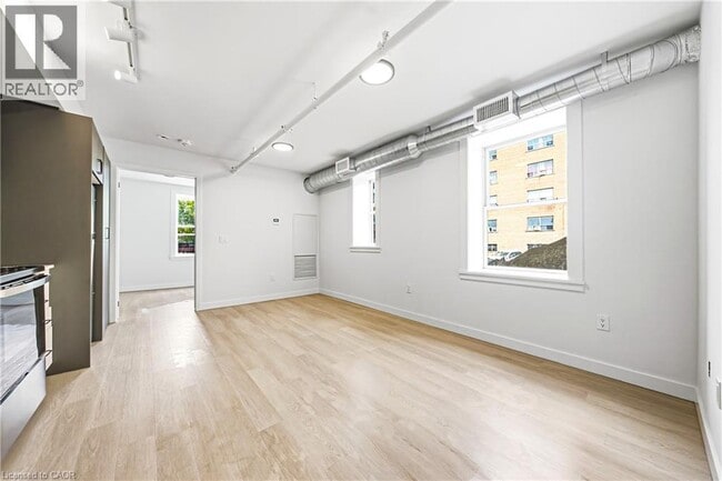 Photo - 325 James St S Unité 103