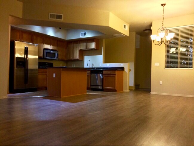 Kitchen - 280 S Evergreen Rd Unit 1377