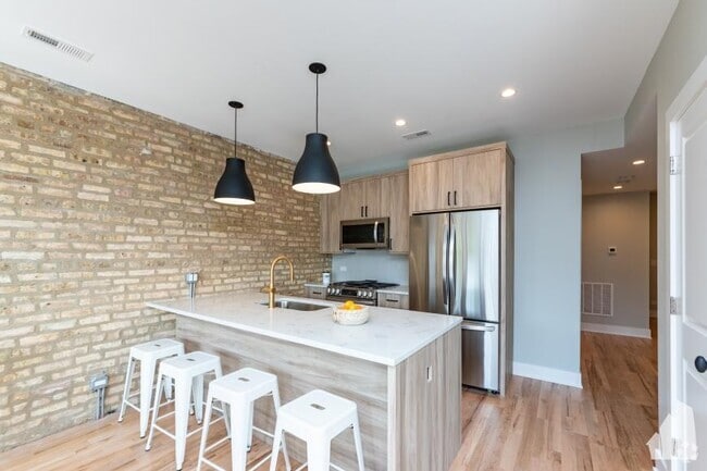Building Photo - 2 bedroom in Chicago IL 60647 Rental