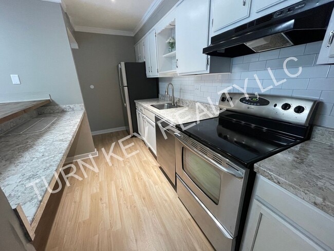 Photo - 408 Skyview Dr