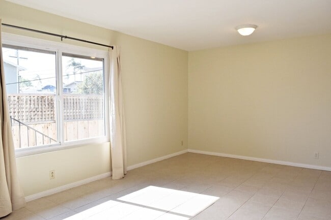 Building Photo - Upstairs 2BR/1BA North Park Apt with Assig... Unit 3686 - D