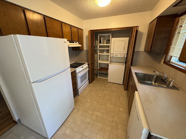 Photo - Milwaukie 2 Bedroom Duplex