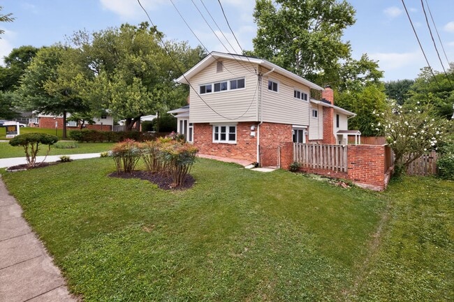 Photo - 2000 McAuliffe Dr