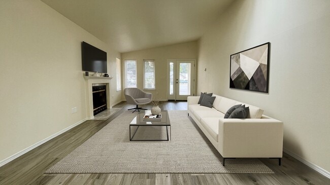 LUXURY DUPLEX RENTAL WITH SPACIOUS BACKYARD