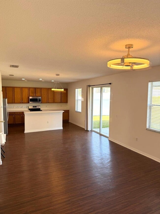 Photo - 154 Canna Dr